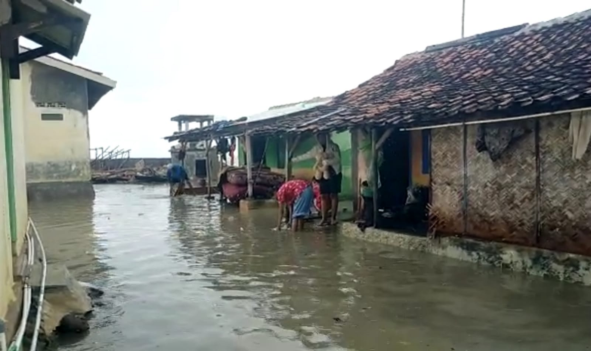 SIAGA SATU! BMKG Peringatkan Potensi Banjir Rob di Sejumlah Wilayah Pesisir Indonesia Bulan Februari 2025