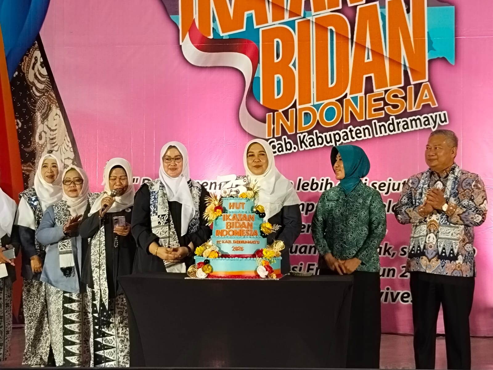 Perkuat Peran Bidan, Kawal Generasi Emas 2045
