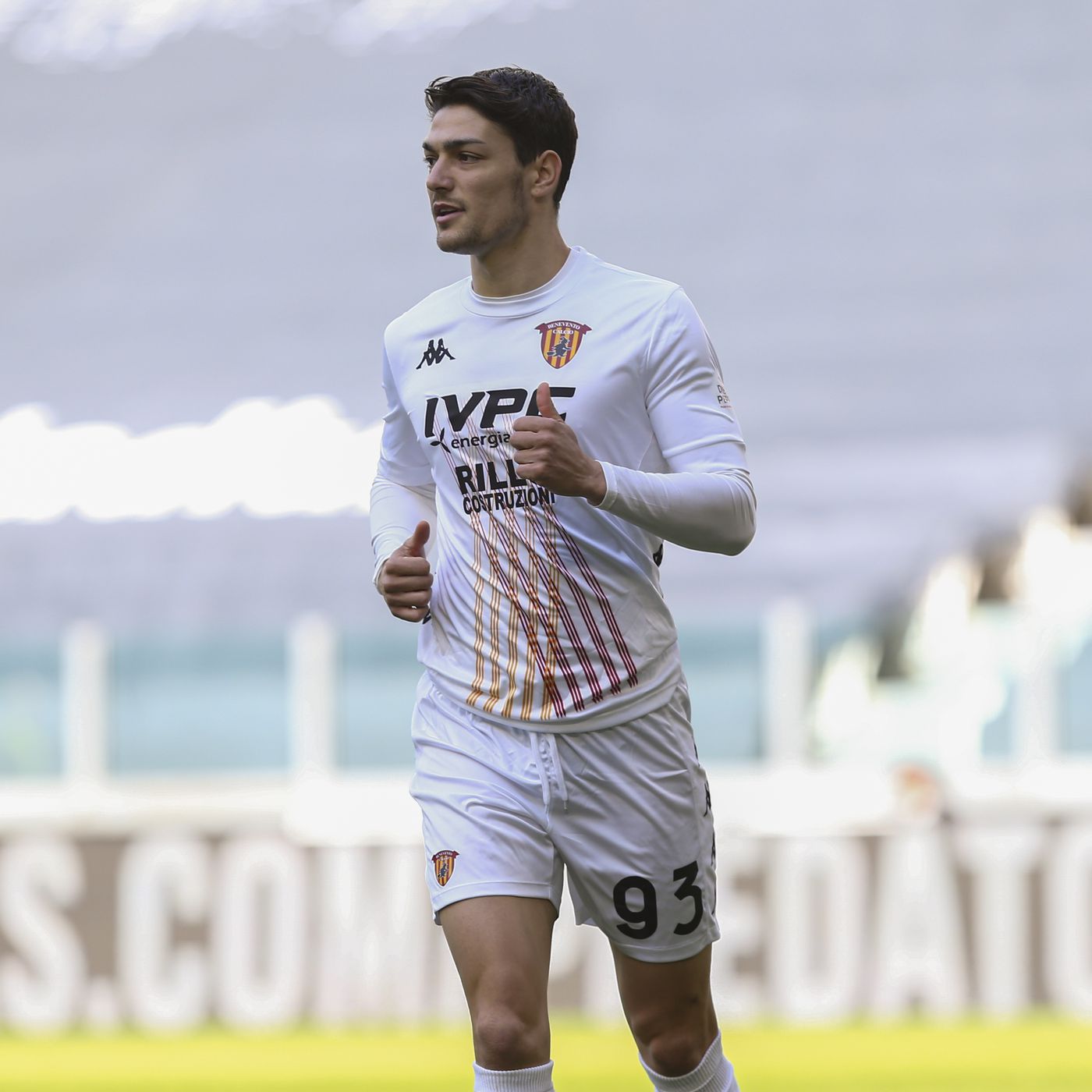 Bukan Lagi Pemain Australia! Persib Bandung Kini Dirumorkan Gaet Bek Italia yang Siap Didapatkan Secara Gratis