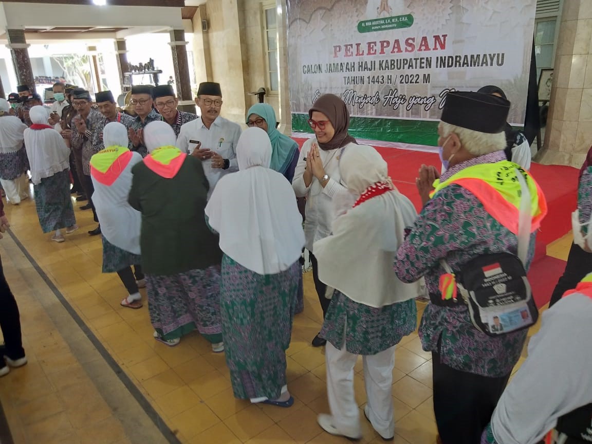 Bupati Indramayu Lepas Calon Haji Kloter 40 