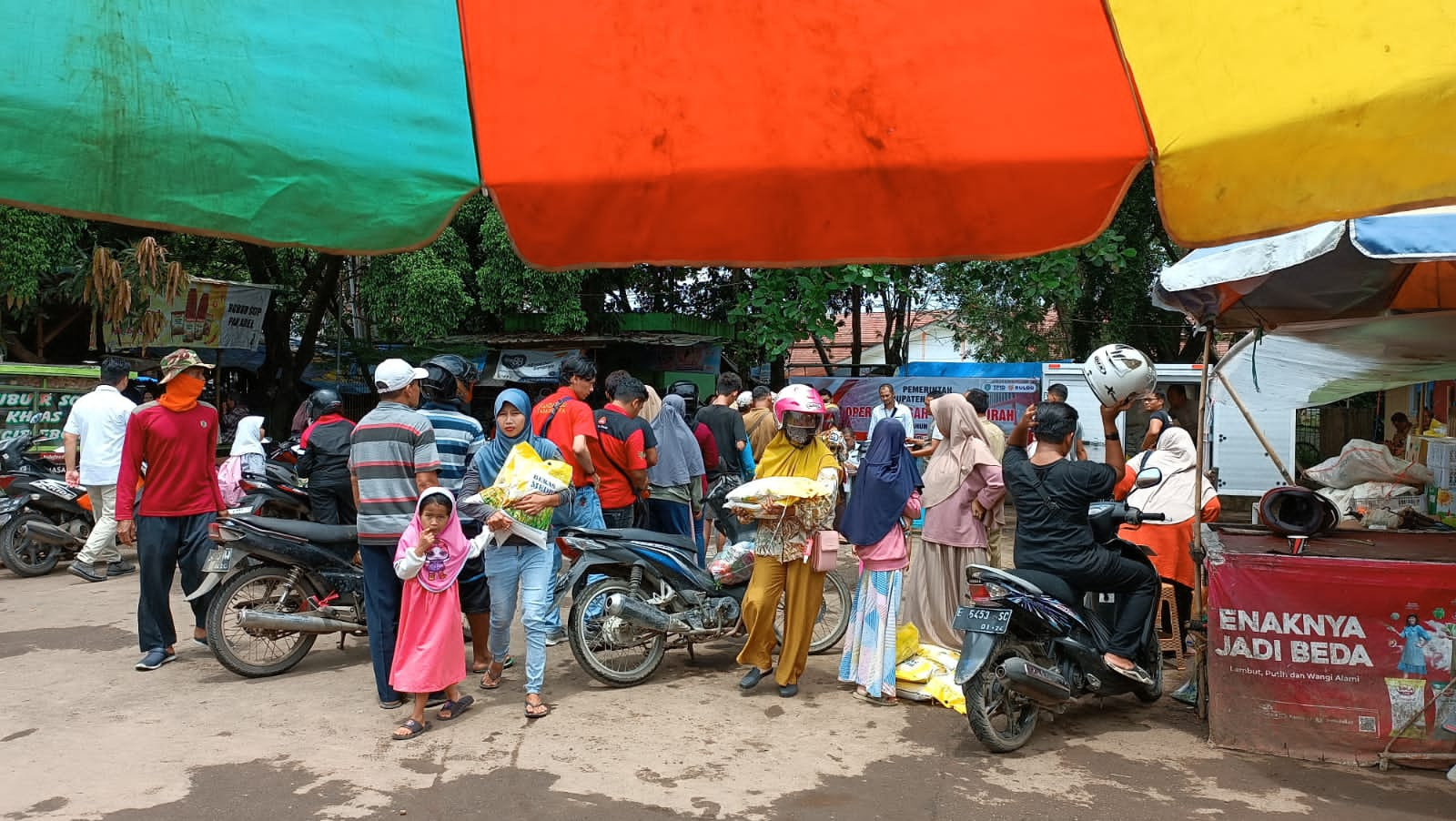 Bulog Gelar Operasi Pasar, 5 Ton  Beras Ludes Dalam 2 Jam