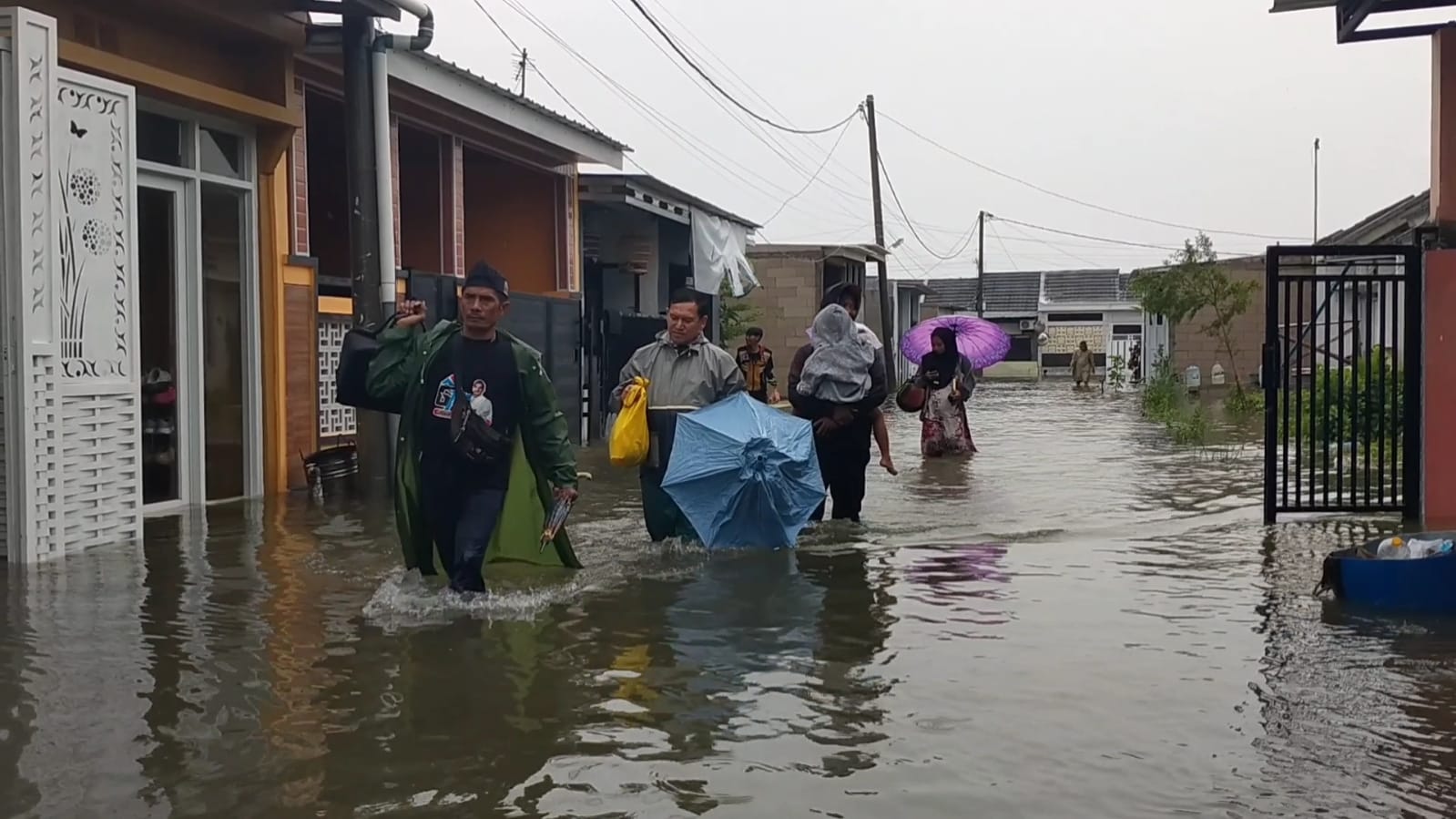 Curah Hujan Tinggi Ratusan Rumah di 4 Titik Kota Indramayu Kebanjiran