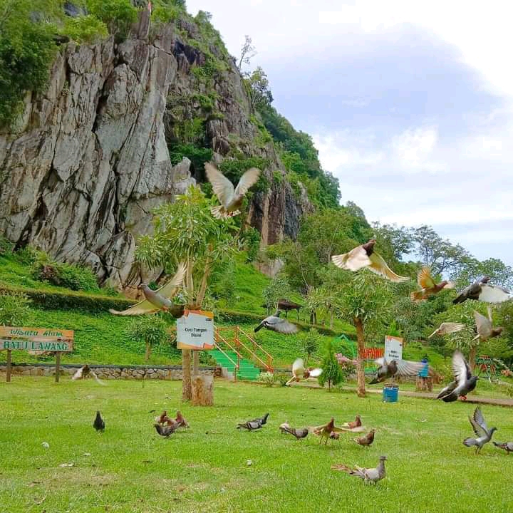 Objek Wisata Batu Lawang Cocok untuk Swafoto