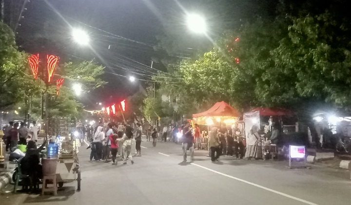 Ribuan Masyarakat Nikmati Car Free Night di Indramayu 