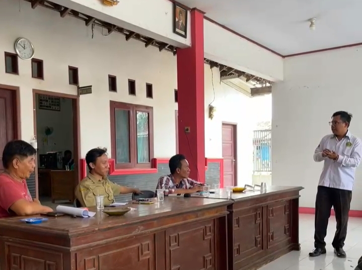 Puluhan Masyarakat Manggungan Tuntut Kuwu Transparan Terkait Dana Desa