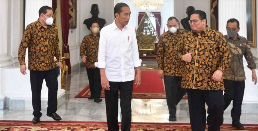 Jokowi Terima Anggota Bawaslu Periode 2022-2027 di Istana Merdeka