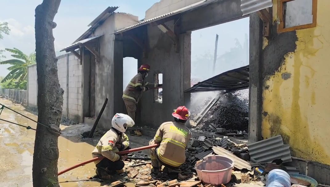 Gudang Petasan di Telukagung Terbakar, Asap Petasan Jadi Kendala Pemadaman 