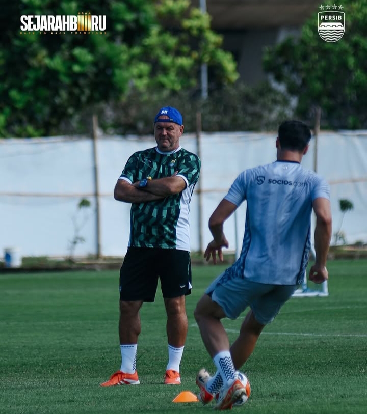 Banyak Wajah Baru, Bojan Hodak Akui Sudah Kantongi Starting Eleven Persib Usai Lawan Western Sydney