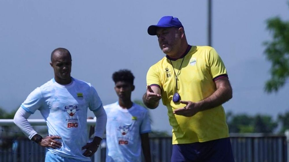 Jelang Duel Panas PSBS Biak vs Persib Bandung, Bojan Hodak Pastikan Skuad Hampir Lengkap