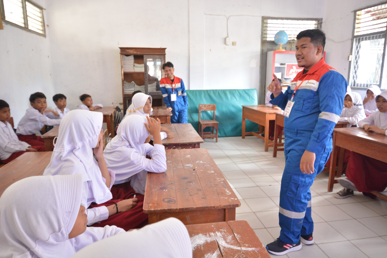Pekerja Muda Pertamina Balongan Mengajar Siswa SDN 1 Majakerta, Ini yang Mereka Ajarkan !