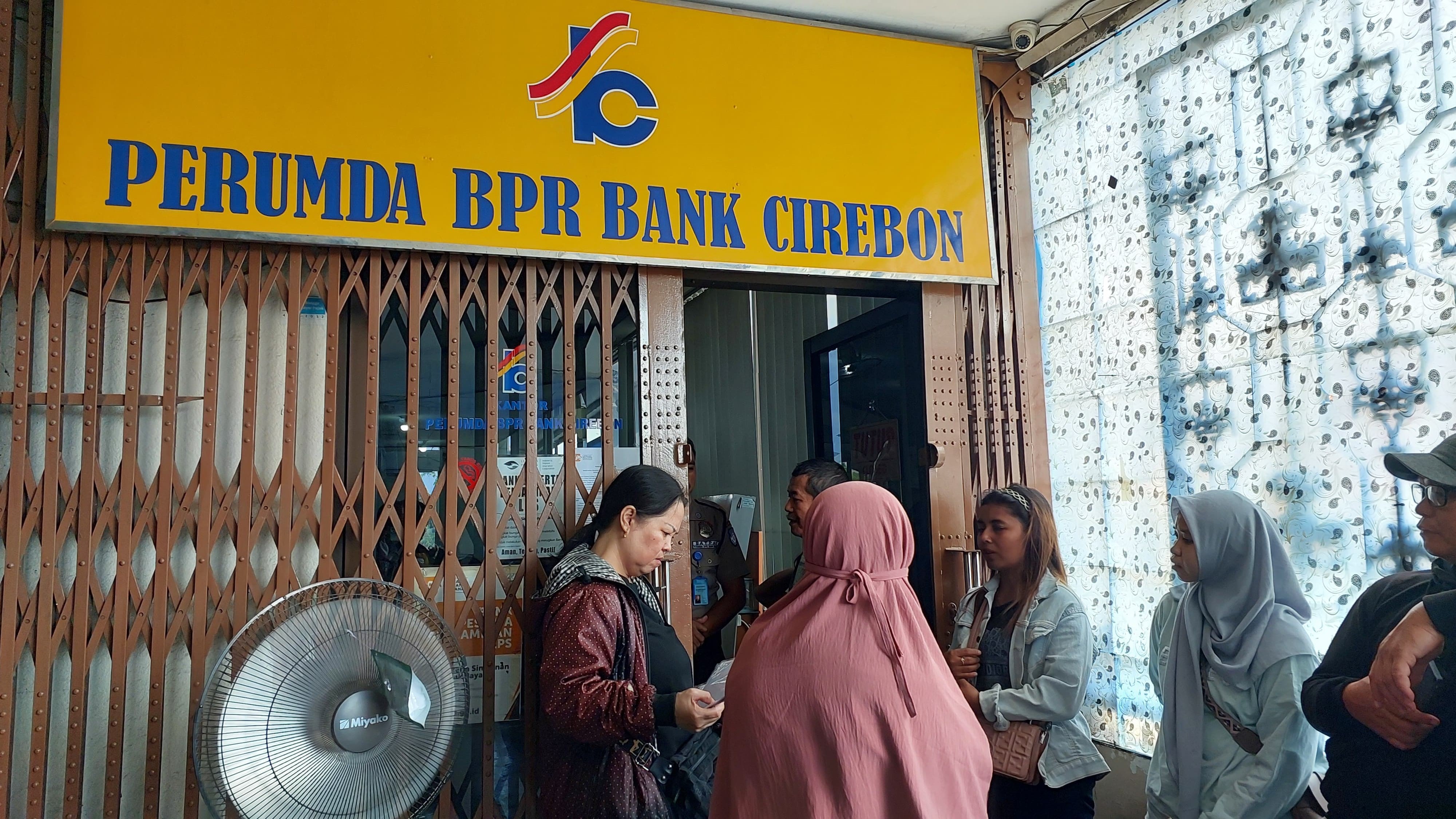 Pegawai Bank Cirebon Terlibat: Tak Setor Uang dari Pedagang Pasar Kanoman