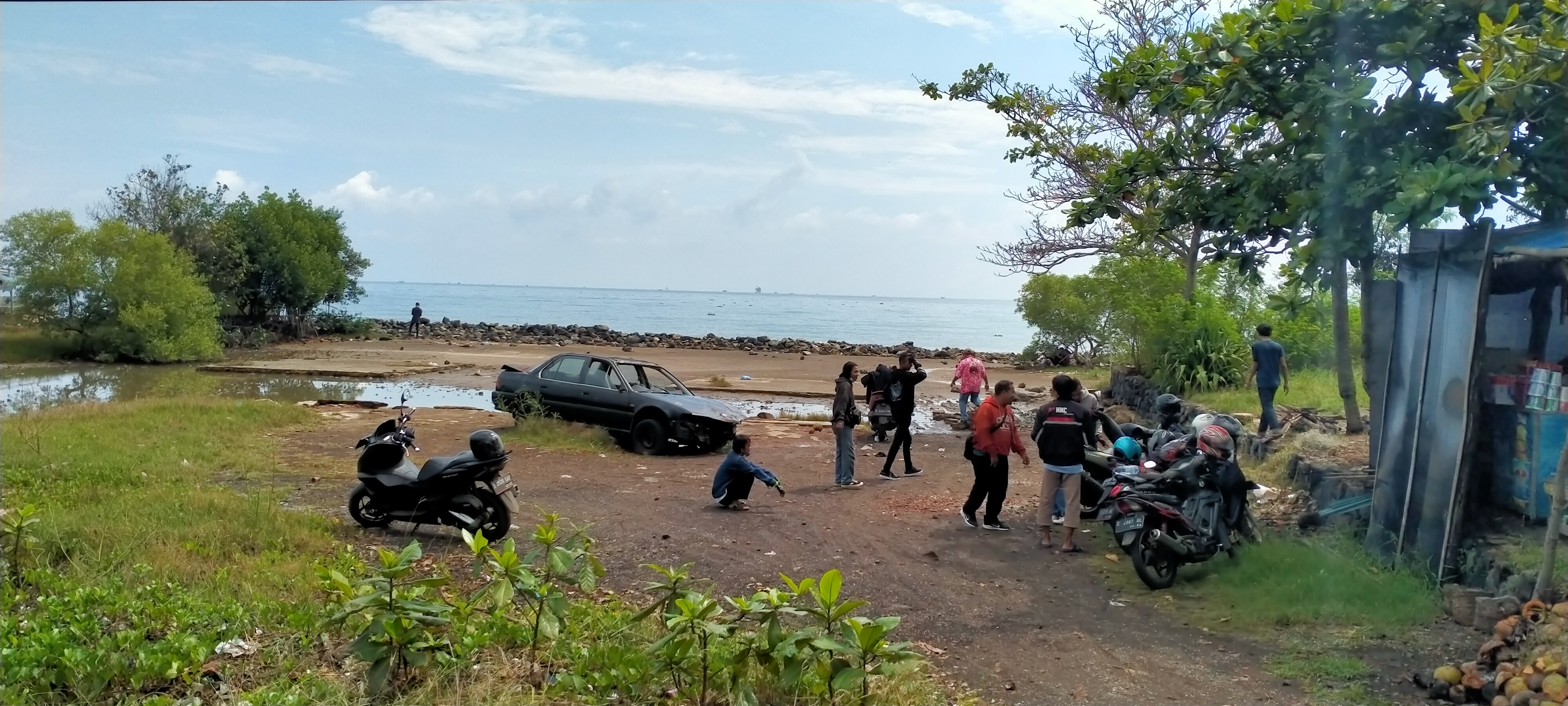 Pantai Eretan Jadi Lokasi Favorit Pemudik Lepas Lelah