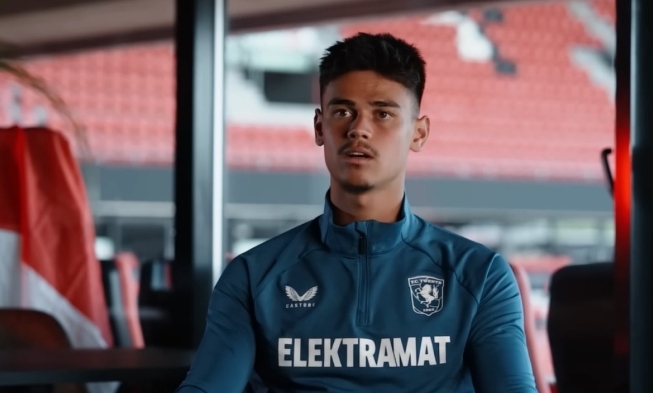 WOW Tak Tergoda Harta! Cerita Mees Hilgers Menolak Tawaran PSV, Buktikan Kesetiaan Kepada FC Twente 