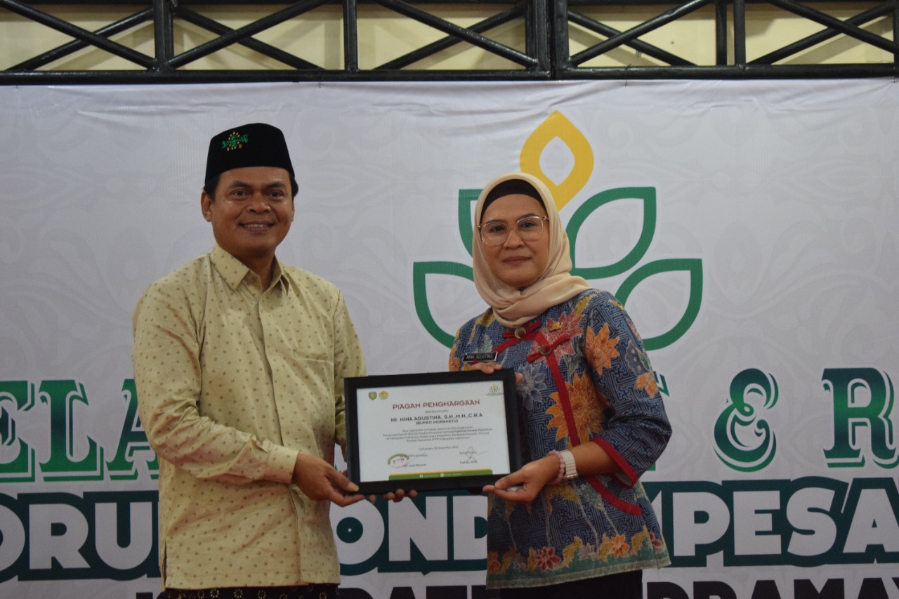 Bupati Nina Peduli Ponpes, Diganjar Penghargaan dari FPP