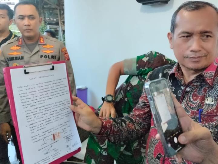 Respon Cepat Bupati Indramayu Tanggapi Keluhan Jalan Rusak 