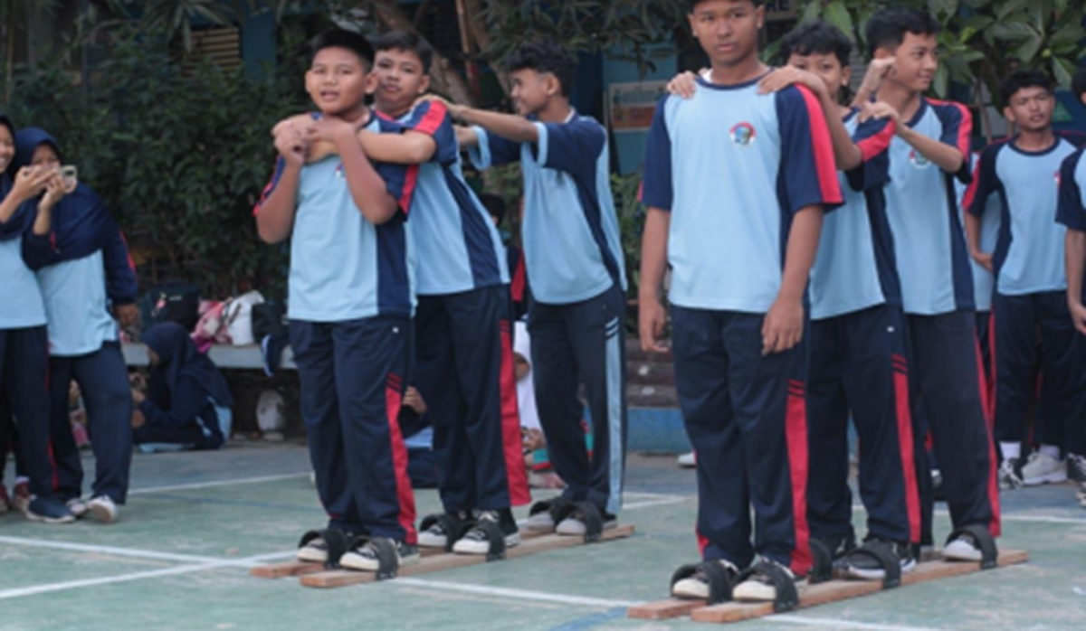 Meriahkan HUT RI ke 79, SMPN 2 Sindang Selenggarakan Upacara Bendera dan Aneka Lomba Tradisional