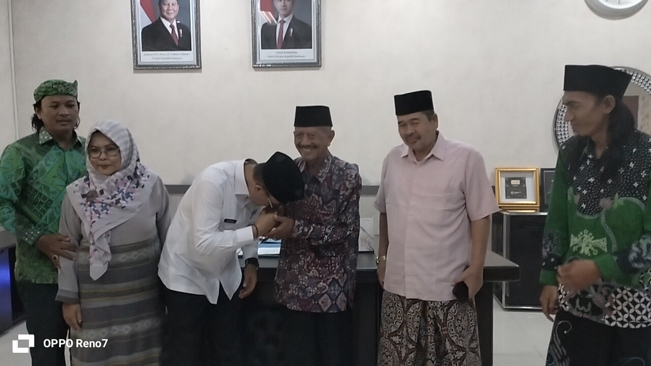 Kehormatan Besar, Wakil Bupati Syaefudin Terima Kunjungan KH Roqib Wahab dari Jombang