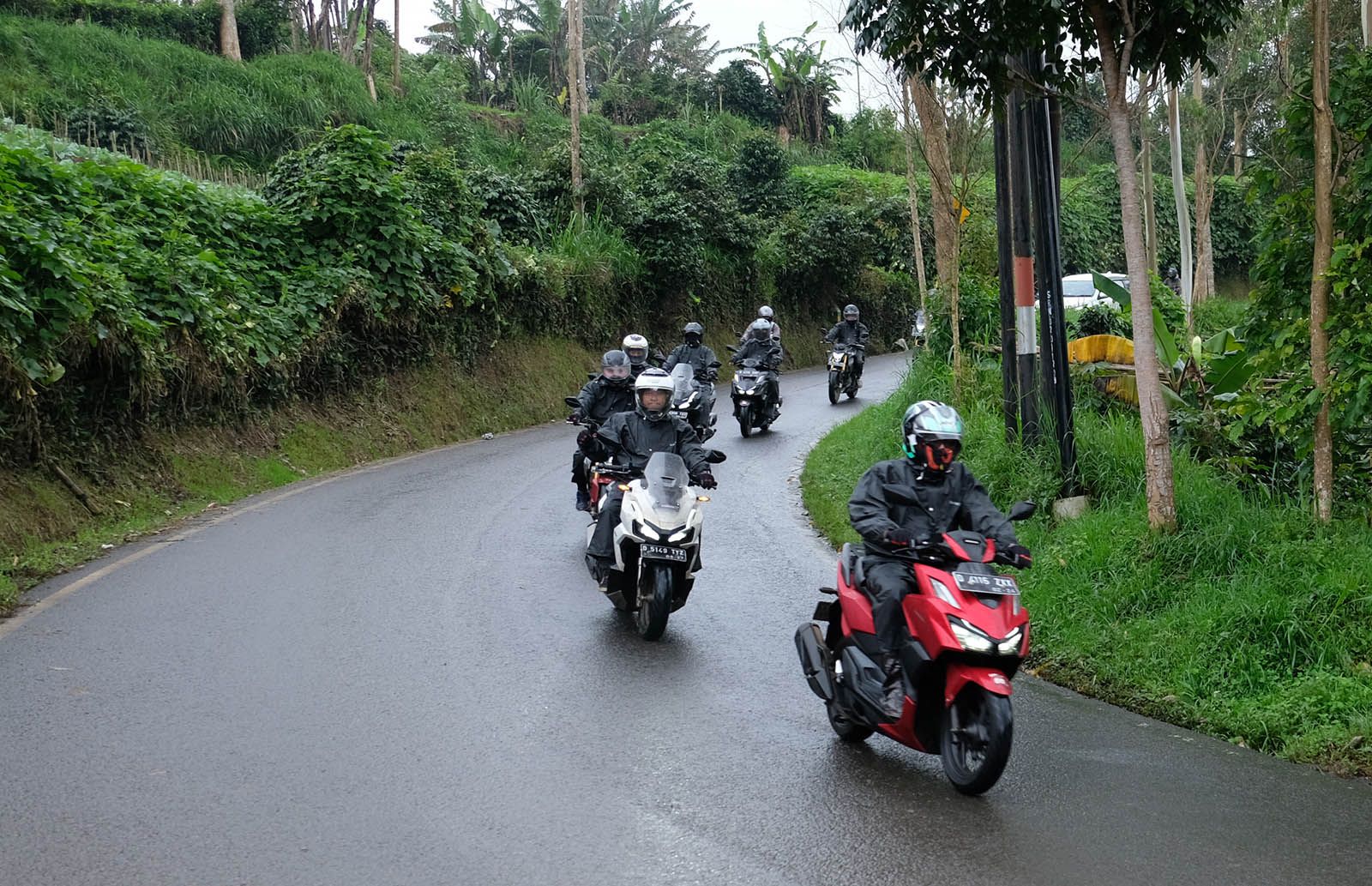 Bahaya Jika Merokok Sambil Berkendara Sepeda Motor