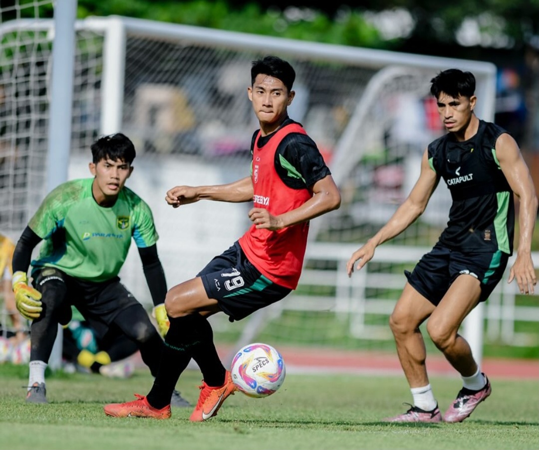 Dua Pemain Pilar Bajol Ijo Dipastikan Absen, Ini Prediksi Susunan Pemain Persebaya Surabaya vs Dewa United