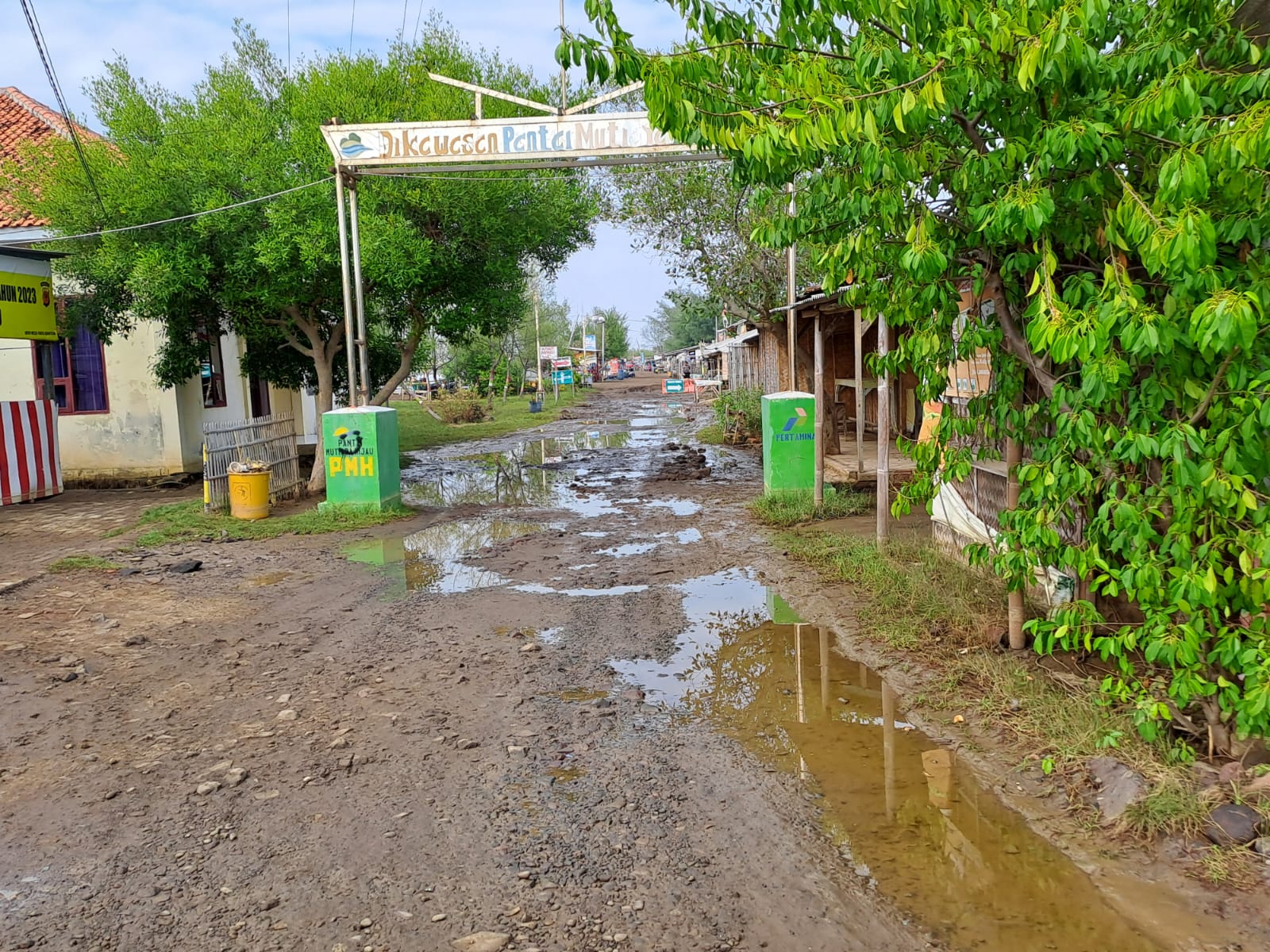 Kawasan Wisata Pantai Karangsong Kembali Diterjang Rob, Pengunjung Semakin Sepi