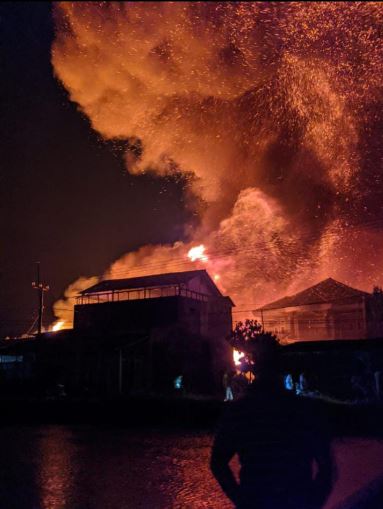 Toko Mebel Terbakar, Tidak Ada Korban Jiwa, Kerugian Ditaksir Ratusan Juta Rupiah