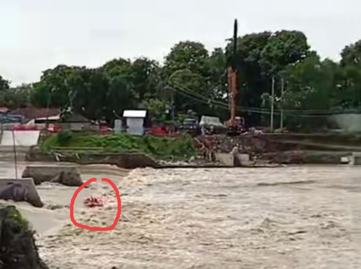 Hingga Malam, Dua Mahasiswa Polindra yang Hilang di Sungai Cimanuk Belum Ditemukan 