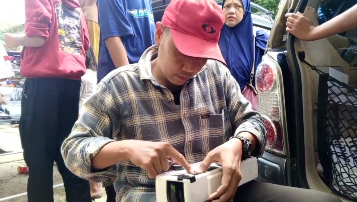 Cutting Stiker untuk Bus Miniatur, Tren Aksesoris yang Banyak Digemari Anak-anak Masa Kini