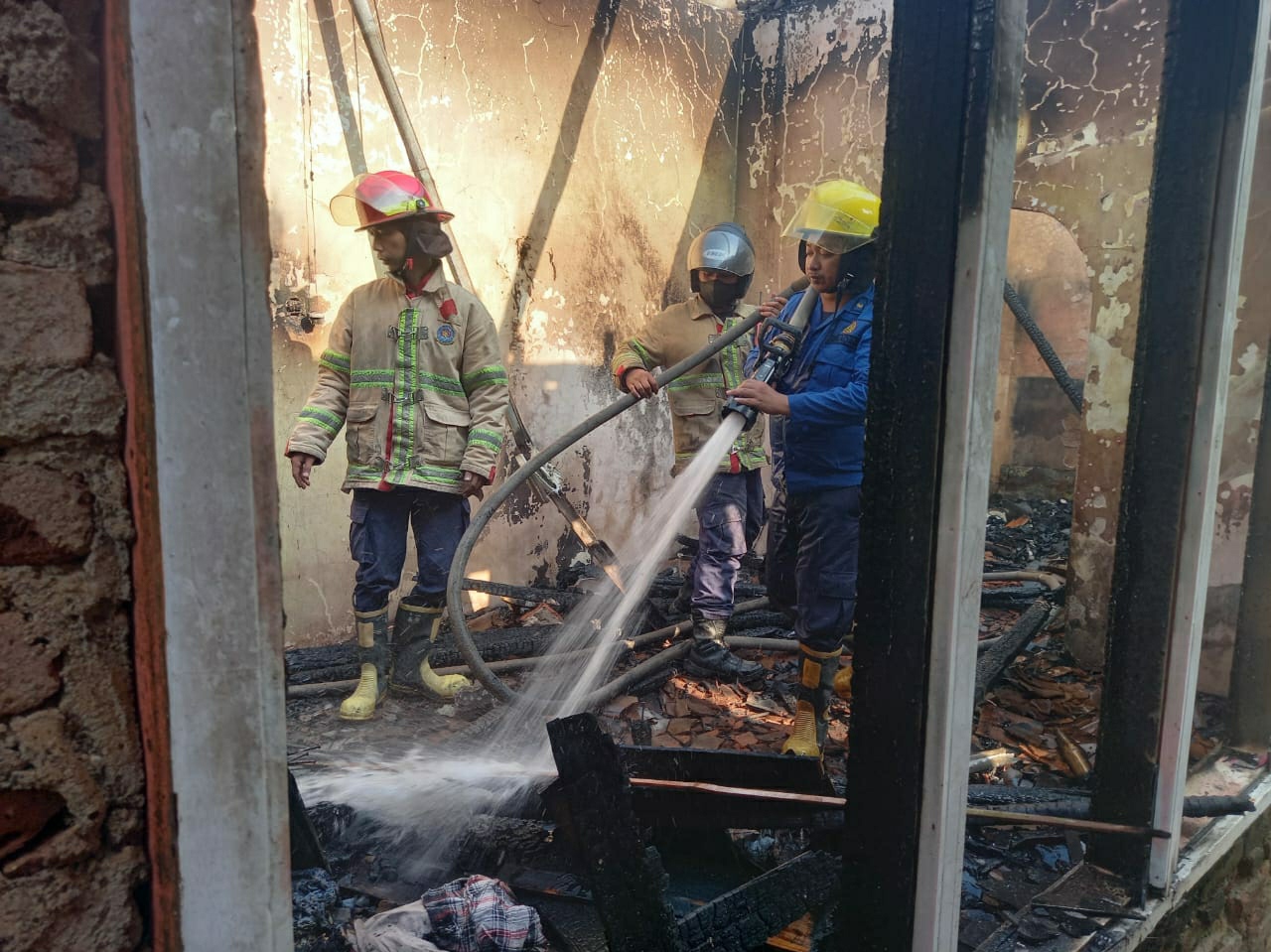 Korsleting Listrik, Rumah Terbakar dan 1 Orang Tewas Terpanggang di Sumberjaya