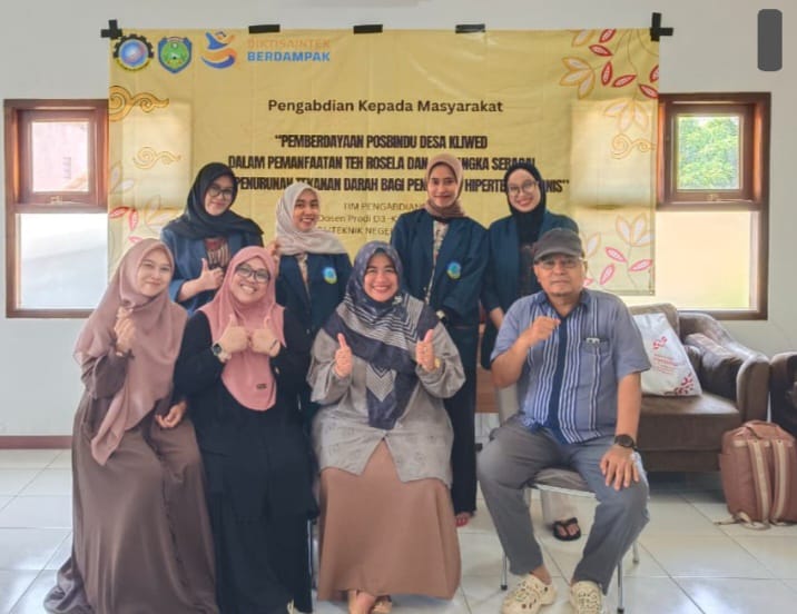Tim Pengabdian Dosen D3 Keperawatan Polindra Tingkatkan Kesehatan Masyarakat Lewat Posbindu di Desa Kliwed