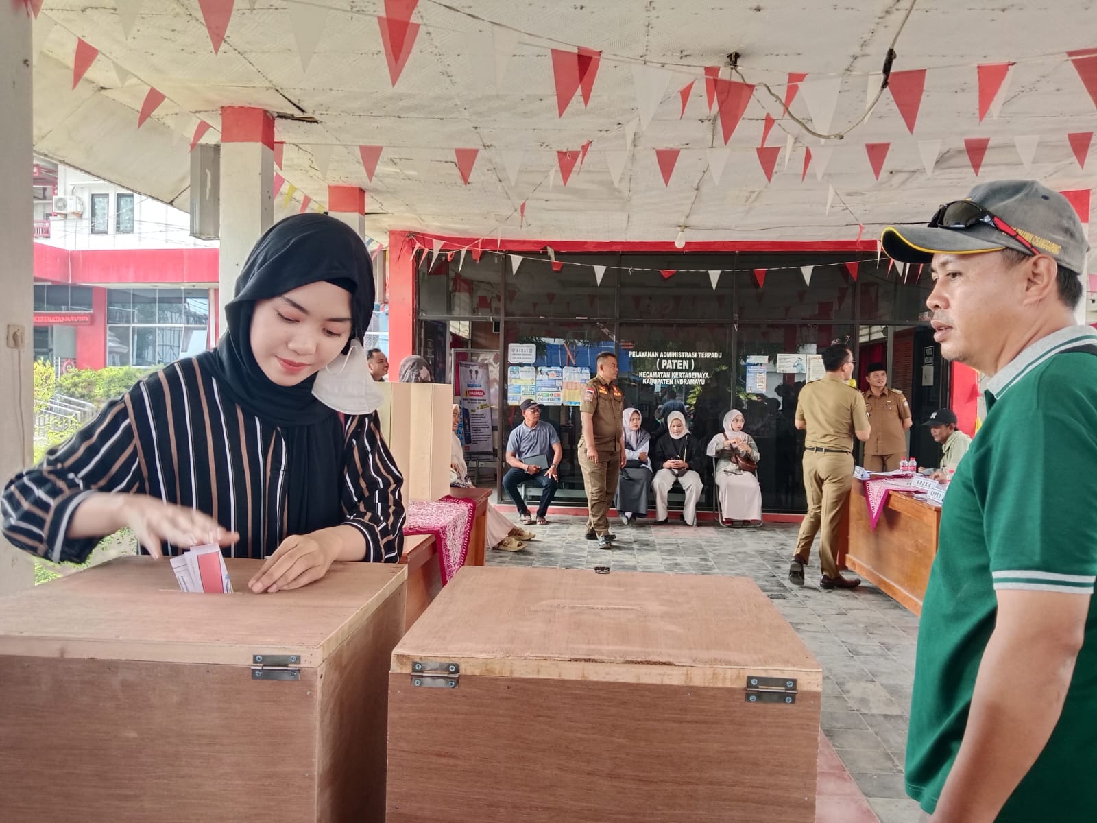 Sukseskan Pilwu Serentak, Pemcam Kertasemaya Gelar Simulasi Pemungutan Suara