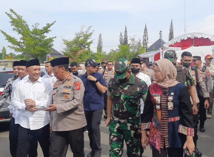 Menkop UKM Teten Masduki Buka Bazar UMKM Indramayu