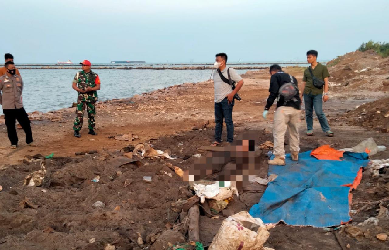 Sarko Ditemukan Meninggal Dipinggir Pantai Dekat Pelabuhan Cirebon