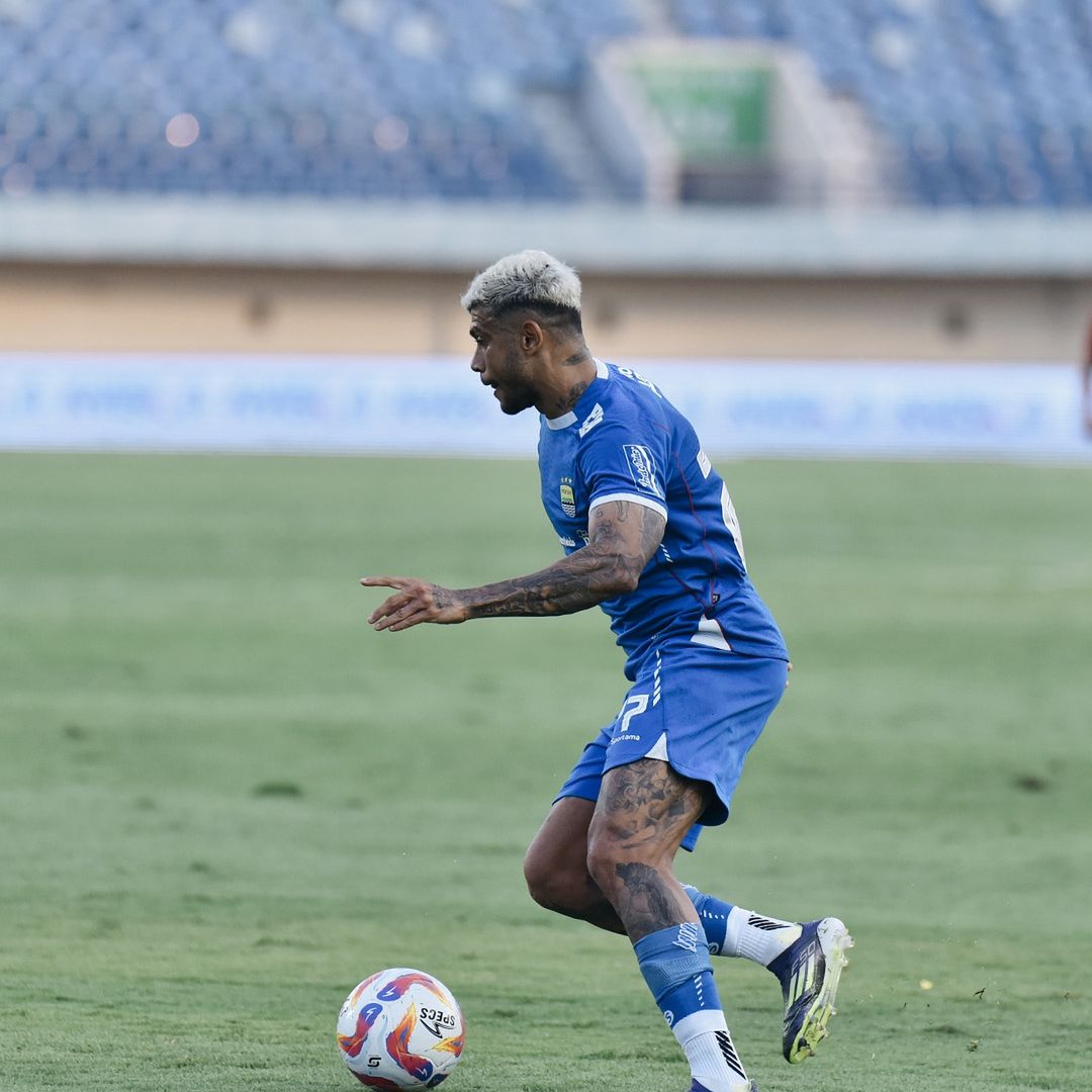 PERSIB Bandung Taklukkan Persebaya Surabaya dengan Skor 2-0, Pertahankan Rekor Tak Terkalahkan