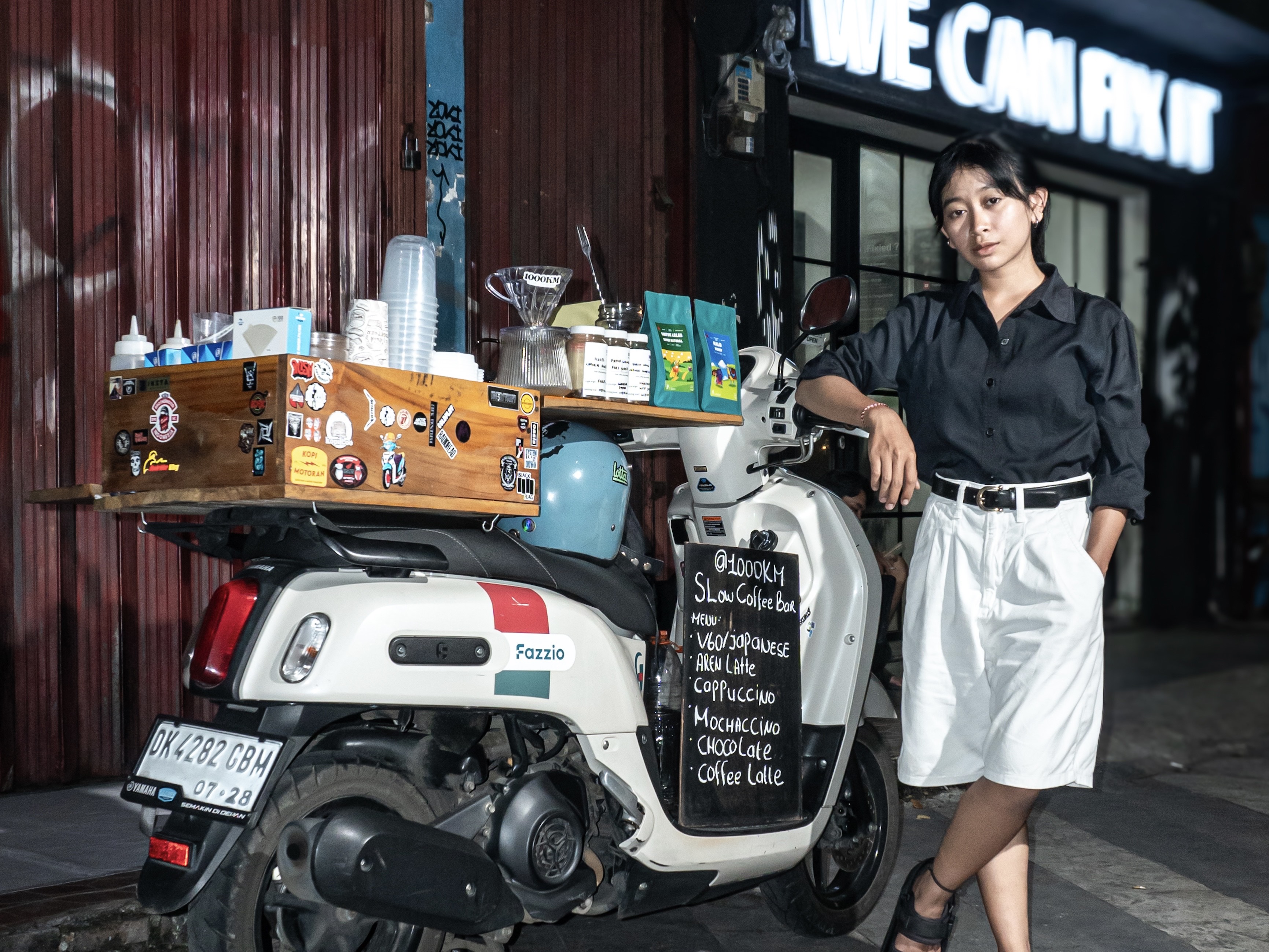 Tak Kenal Ruang dan Jarak, Gek Cantik Datang Dari Pulau Dewata ke Depok Jual Kopi Otentik di Atas Fazzio