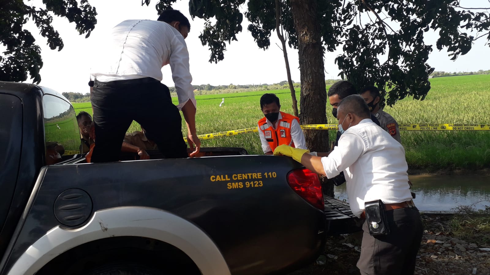 Mayat Terlilit Lakban yang Ditemukan di  Saluran Ternyata Sopir  Taksi Korban Perampokan