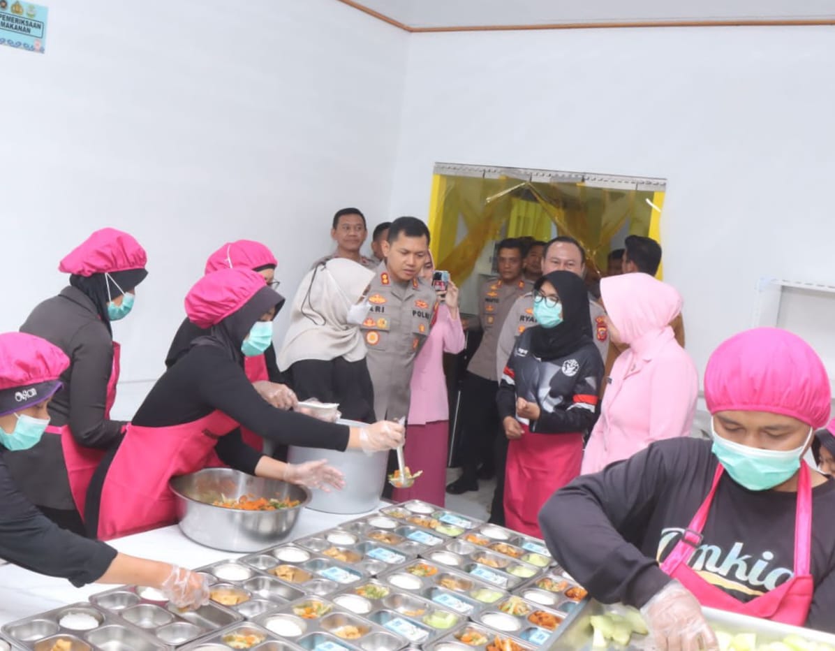 Sukseskan Program Gizi Anak, Tinjau SPPG Yayasan Kemala Bhayangkari Cabang Indramayu