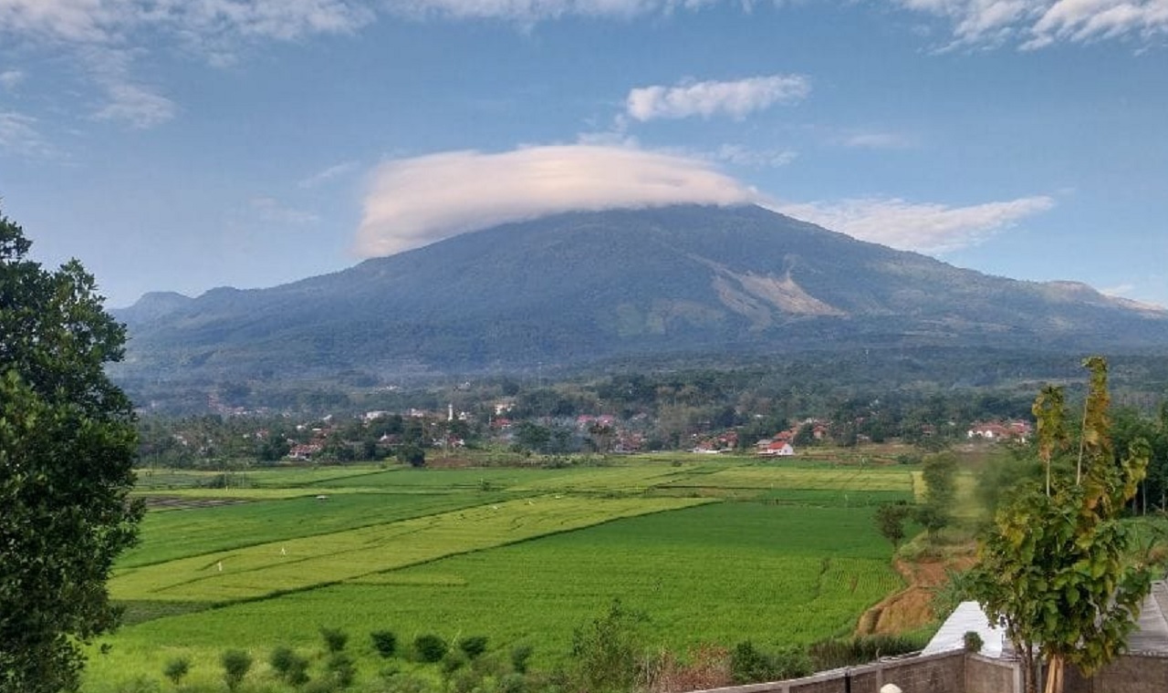 Angin Kumbang Gunung Ciremai Tak Lagi Kencang, Bertiup Lemah ke Arah Utara, Suhu Udara Mulai Dingin