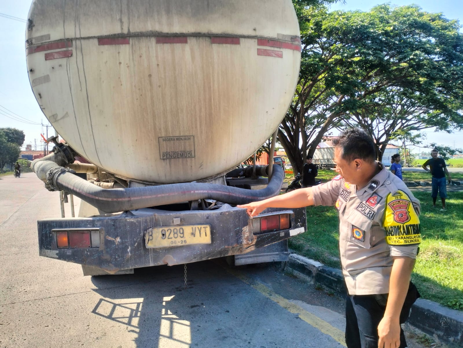 Oleng,  Truk Tangki Tabrak Motor Dua Permotor Tewas di TKP