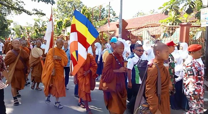 Usai Lima Hari di Cirebon, 32 Bhiksu Melanjutkan Perjalanan Ke Borobudur 