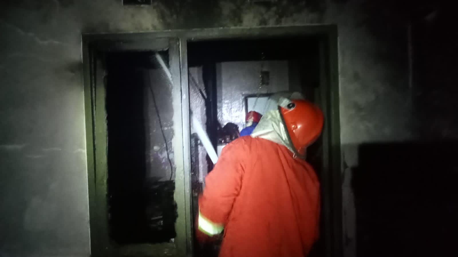 Diduga Korsleting, Rumah Pegawai Rutan di Jadi Mulya Cirebon Terbakar