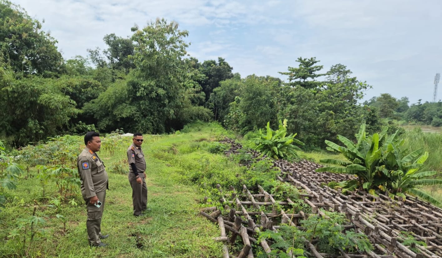Siap Siaga Selama Musim Penghujan, Pemcam Sukagumiwang Masifkan Pantau Tanggul Kritis