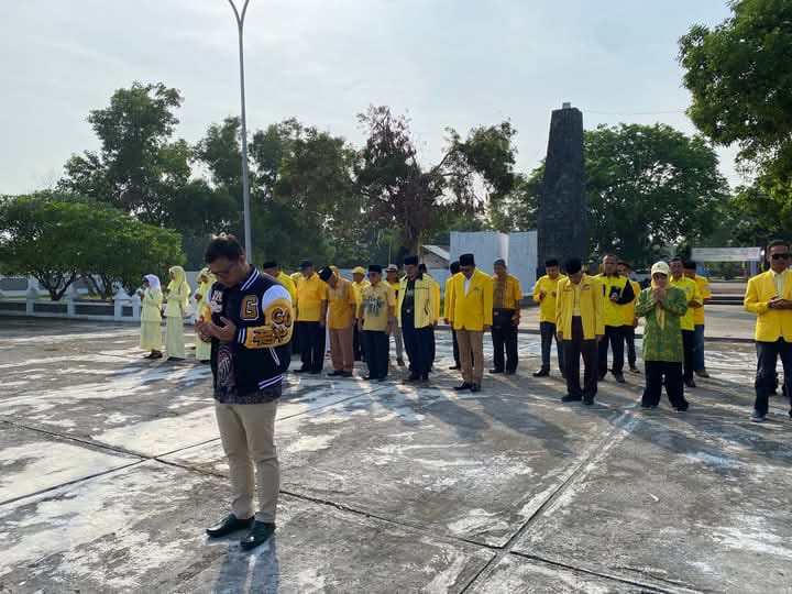 Peringati HUT ke-61, Golkar Indramayu Berziarah ke TMP