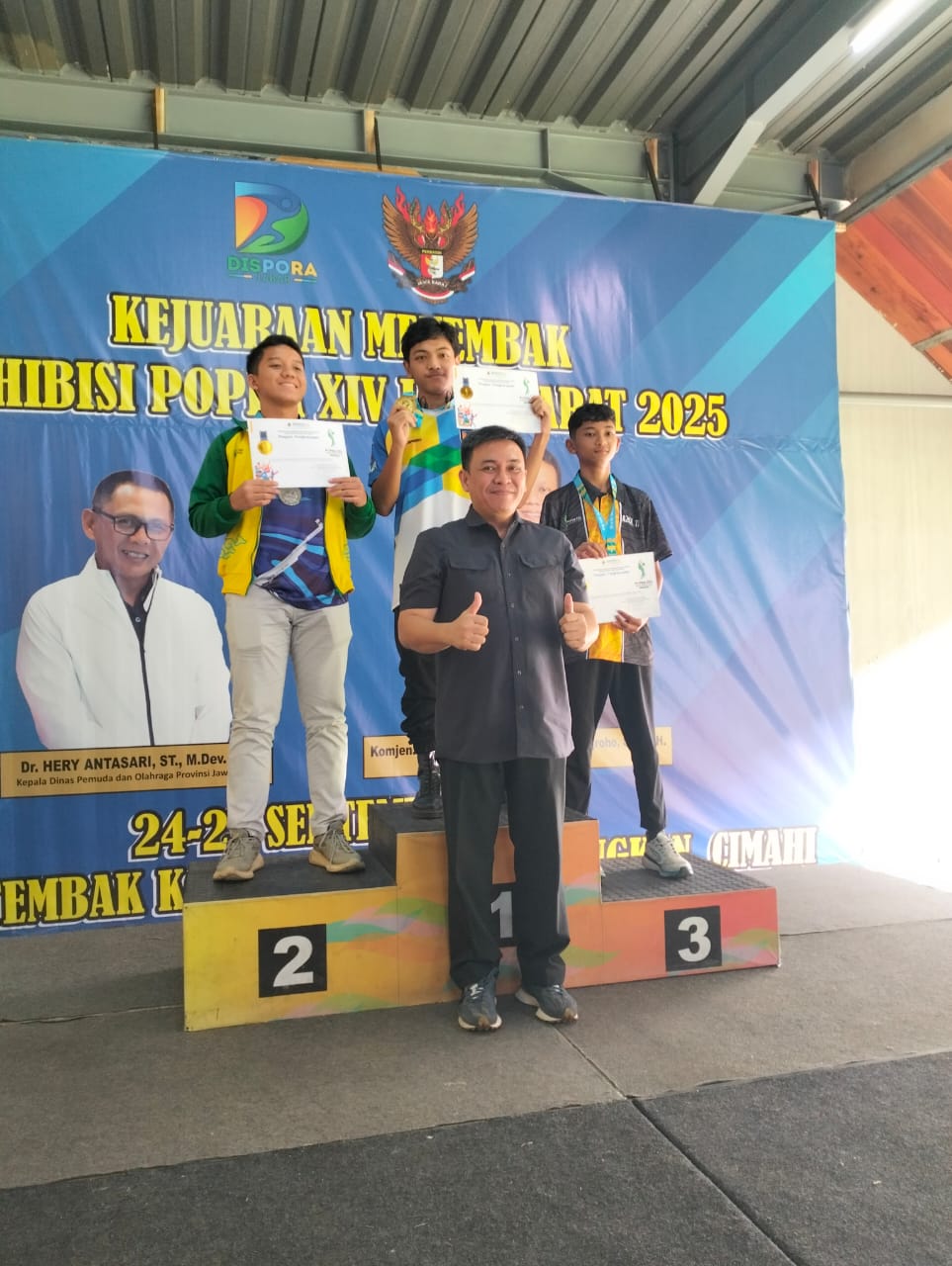 Arkan Shabbir Shiddiq Siswa SMA PGRI 1 Sindang Raih Medali Emas di Ajang POPDA Jabar Cabor Menembak