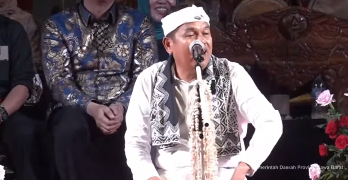 Siswa di Eretan Wetan Resah Berangkat Sekolah Lewati Jalan Rusak dan Berlumpur, Begini Respons Dedi Mulyadi 