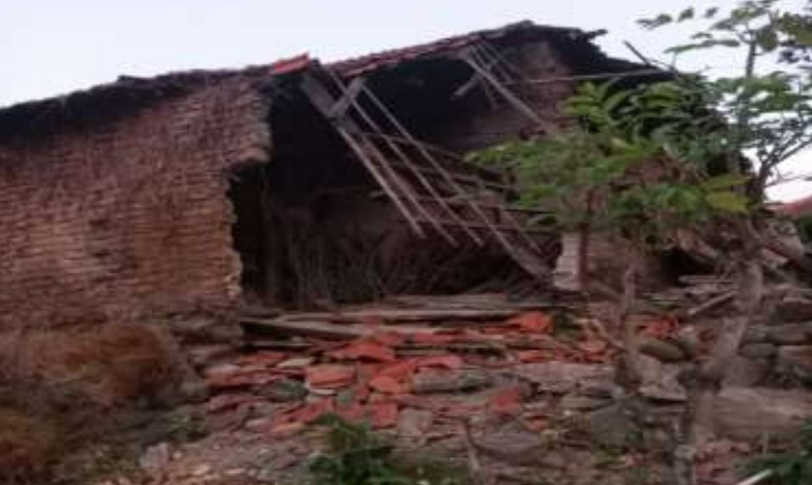 Dua Bangunan Rumah Ambruk dan Lantai Ambles di Kuningan, Begini Respon Kepala Pelaksana BPBD