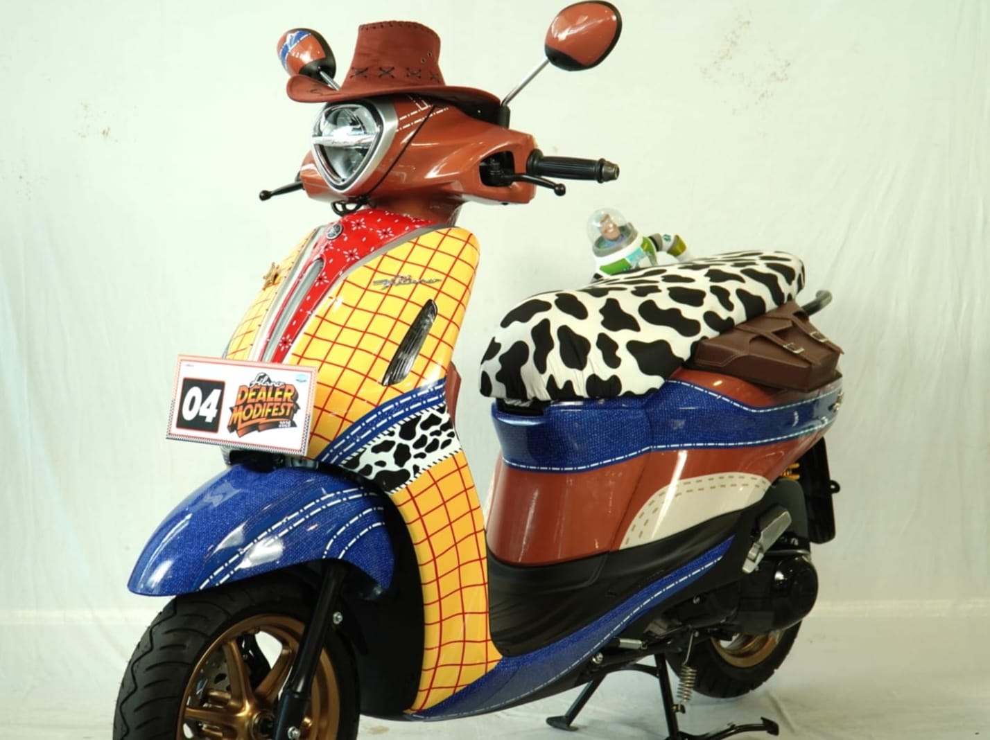 Yamaha Fazzio dan Grand Filano Makin Stylish dengan Gaya Astronaut dan Cowboy