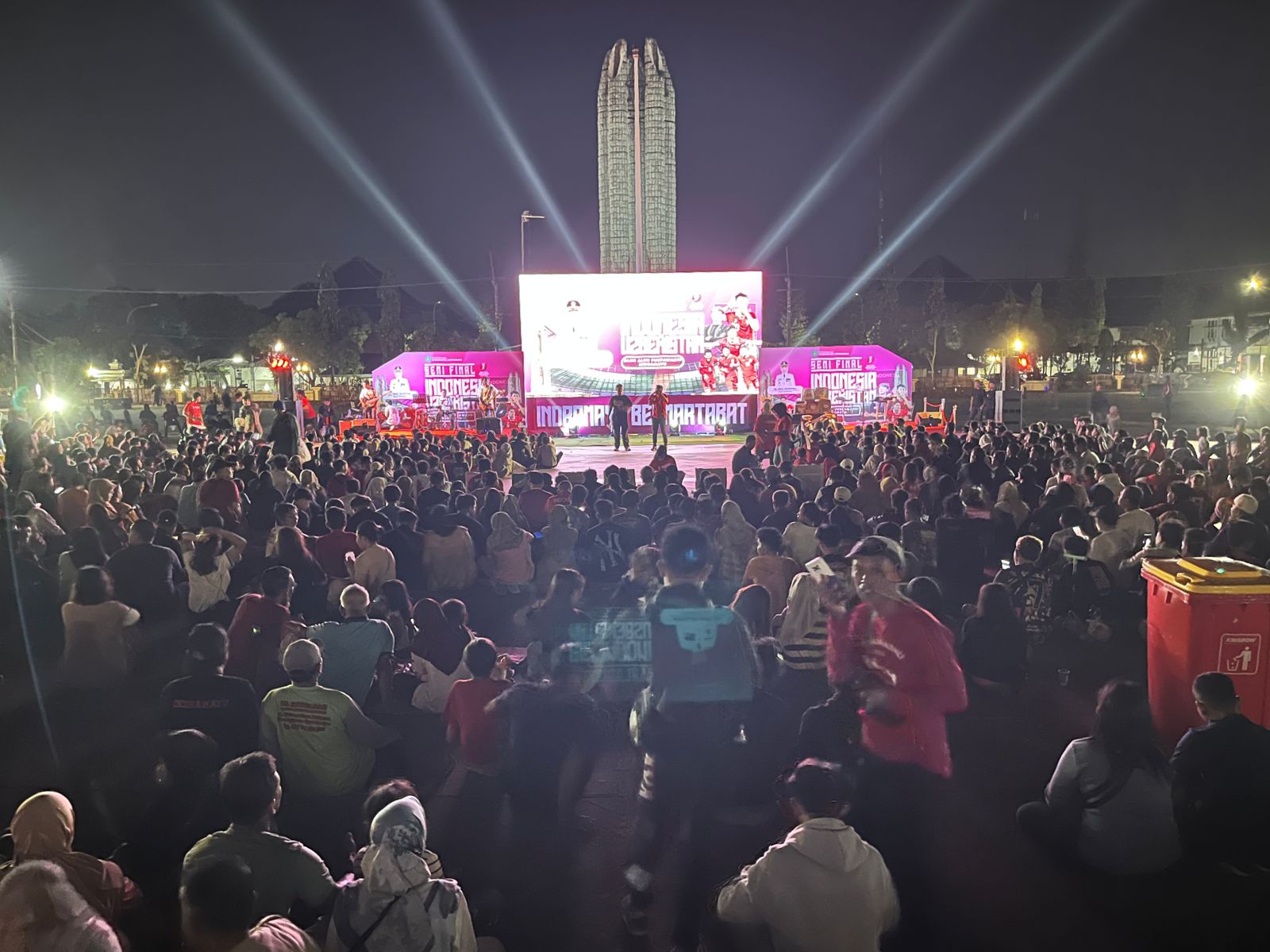 Ribuan Warga Indramayu Nobar Semifinal Piala Asia U-23 di Alun-Alun Puspawangi