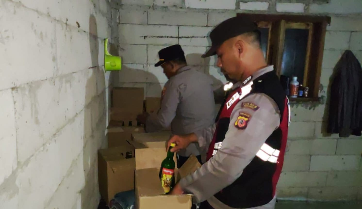 Polsek Juntinyuat Sita 123 Botol Miras dalam Ops Pekat Jelang Ramadan 2026