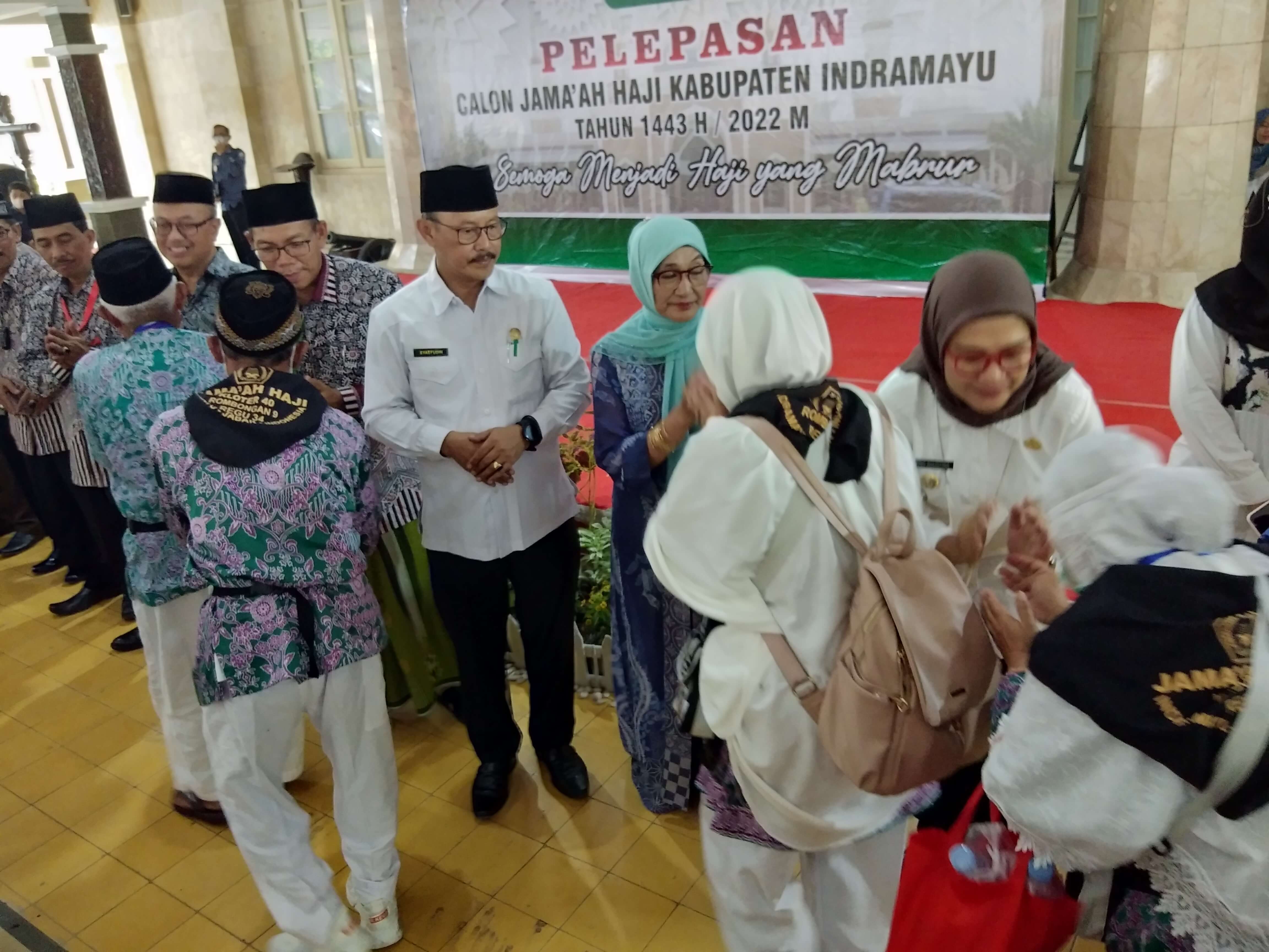 Jemaah Calon Haji Kloter 40 Diberangkatkan Menuju Embarkasi Haji Bekasi 
