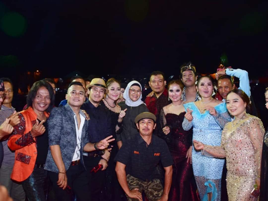 Konser Bintang Pantura, Bupati Nina Hadir di Tengah Artis Pantura